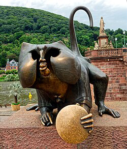 Heidelberg-bronzene-Brückenaffe