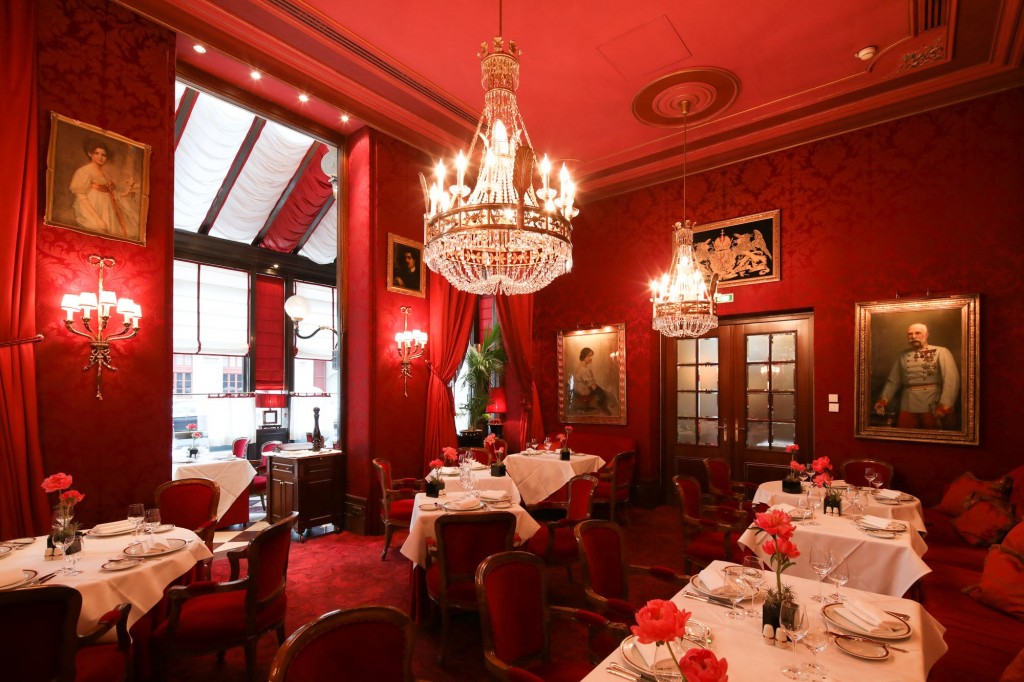 Sacher_Wien_Restaurant_Rote_Bar_Hero_2000x1333-2200x9999