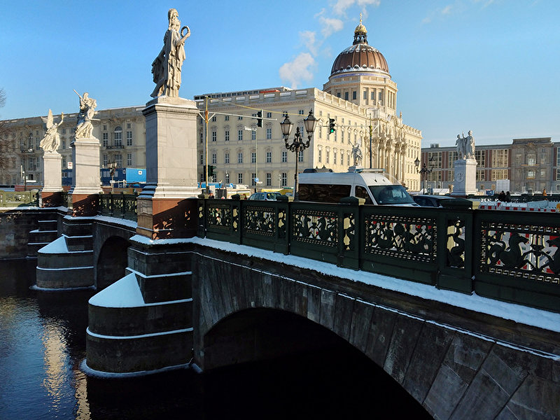 schlossbrücke_dpa